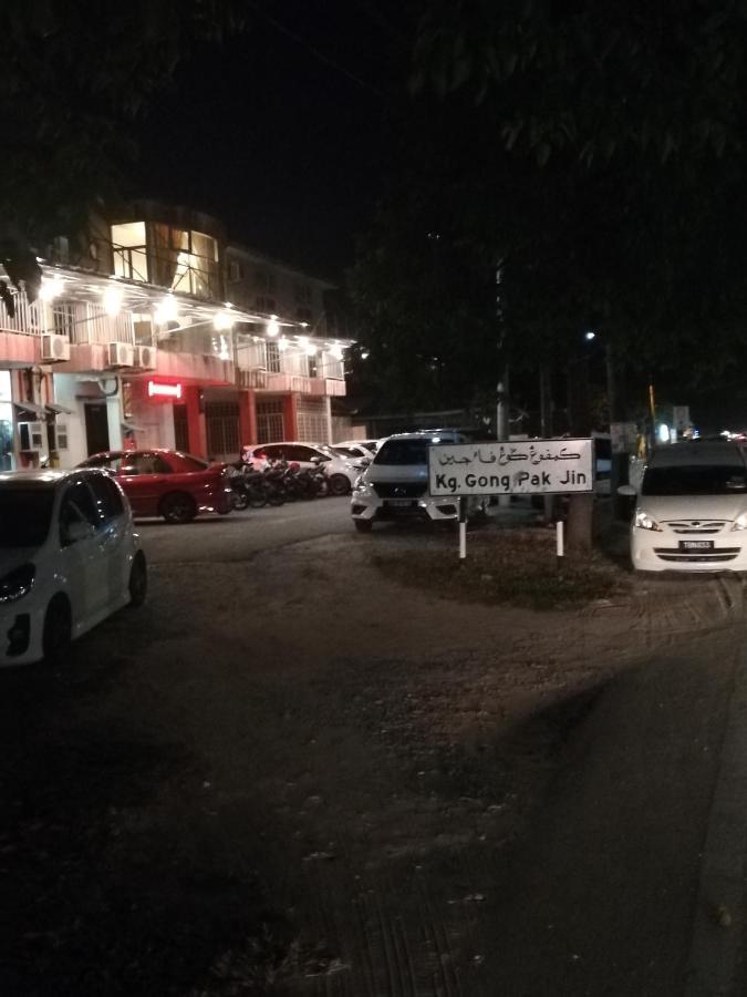 Daisyinn Budget Hotel Kuala Terengganu カンポン・ゴン・バダック エクステリア 写真