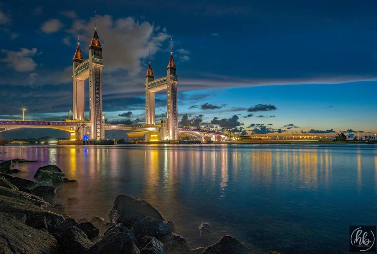 Daisyinn Budget Hotel Kuala Terengganu カンポン・ゴン・バダック エクステリア 写真