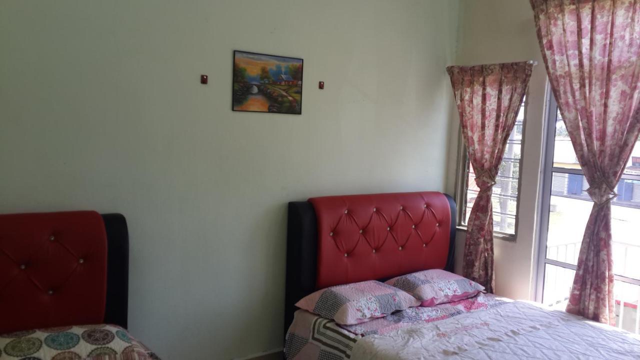 Daisyinn Budget Hotel Kuala Terengganu カンポン・ゴン・バダック エクステリア 写真