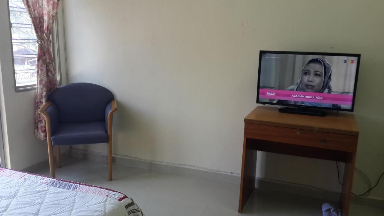 Daisyinn Budget Hotel Kuala Terengganu カンポン・ゴン・バダック エクステリア 写真
