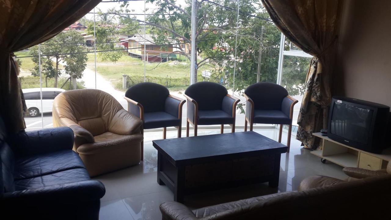 Daisyinn Budget Hotel Kuala Terengganu カンポン・ゴン・バダック エクステリア 写真