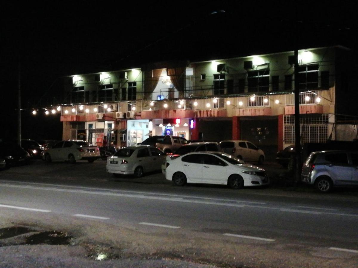 Daisyinn Budget Hotel Kuala Terengganu カンポン・ゴン・バダック エクステリア 写真