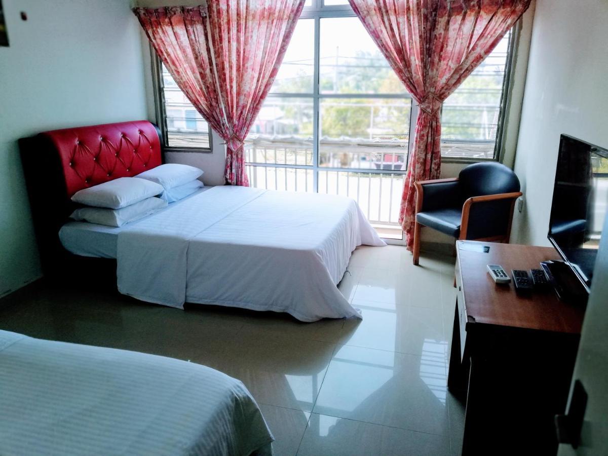 Daisyinn Budget Hotel Kuala Terengganu カンポン・ゴン・バダック エクステリア 写真