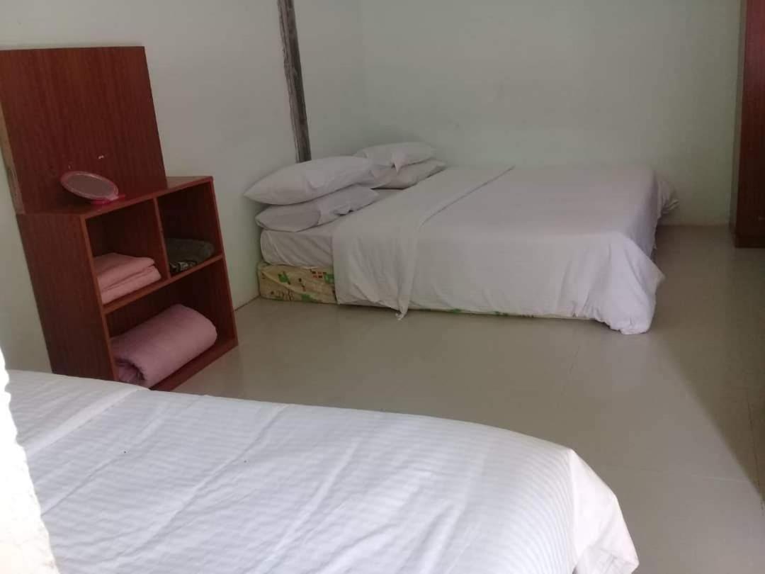 Daisyinn Budget Hotel Kuala Terengganu カンポン・ゴン・バダック エクステリア 写真