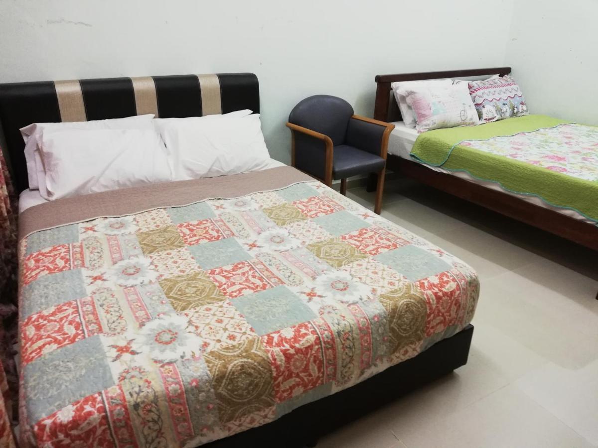 Daisyinn Budget Hotel Kuala Terengganu カンポン・ゴン・バダック エクステリア 写真
