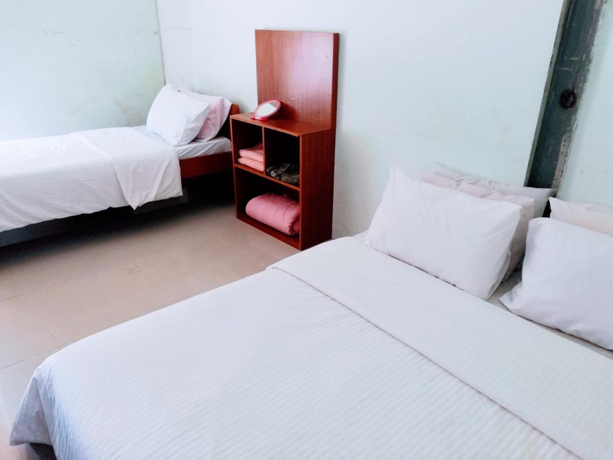 Daisyinn Budget Hotel Kuala Terengganu カンポン・ゴン・バダック エクステリア 写真
