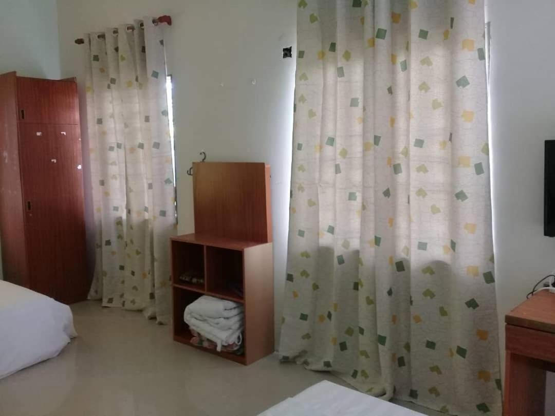 Daisyinn Budget Hotel Kuala Terengganu カンポン・ゴン・バダック エクステリア 写真
