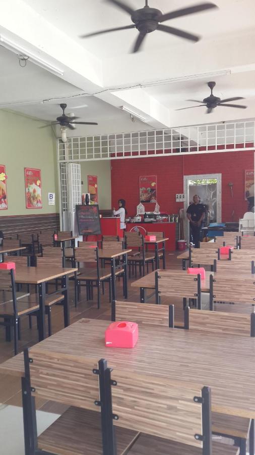 Daisyinn Budget Hotel Kuala Terengganu カンポン・ゴン・バダック エクステリア 写真