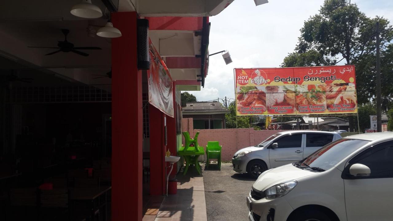 Daisyinn Budget Hotel Kuala Terengganu カンポン・ゴン・バダック エクステリア 写真