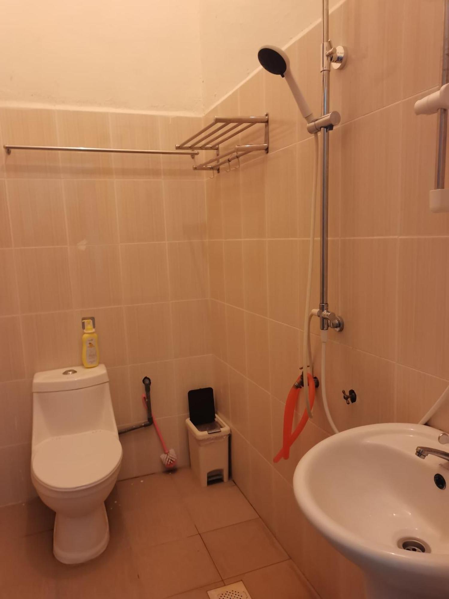 Daisyinn Budget Hotel Kuala Terengganu カンポン・ゴン・バダック エクステリア 写真